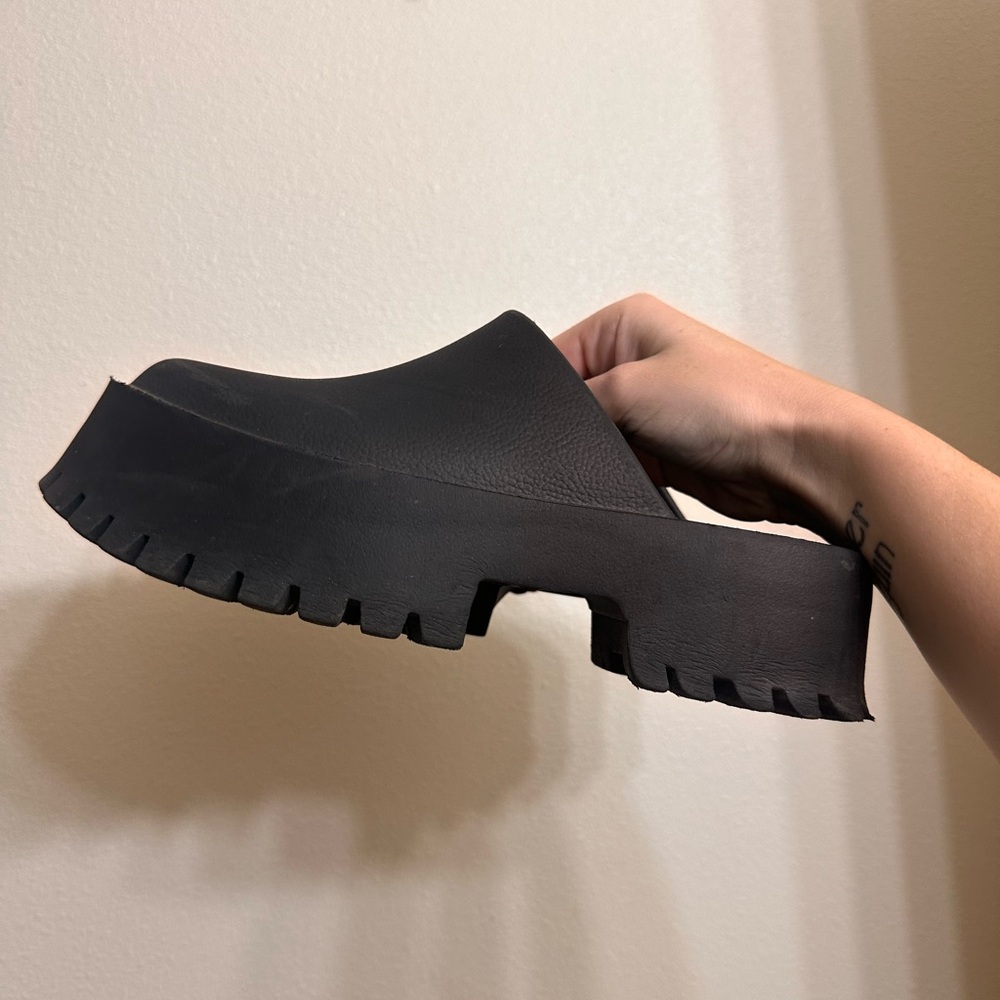 Trendy Black Platform Clogs